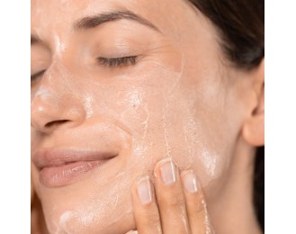 Freshly Exfoliating Rose Facial Cleanser 100ml